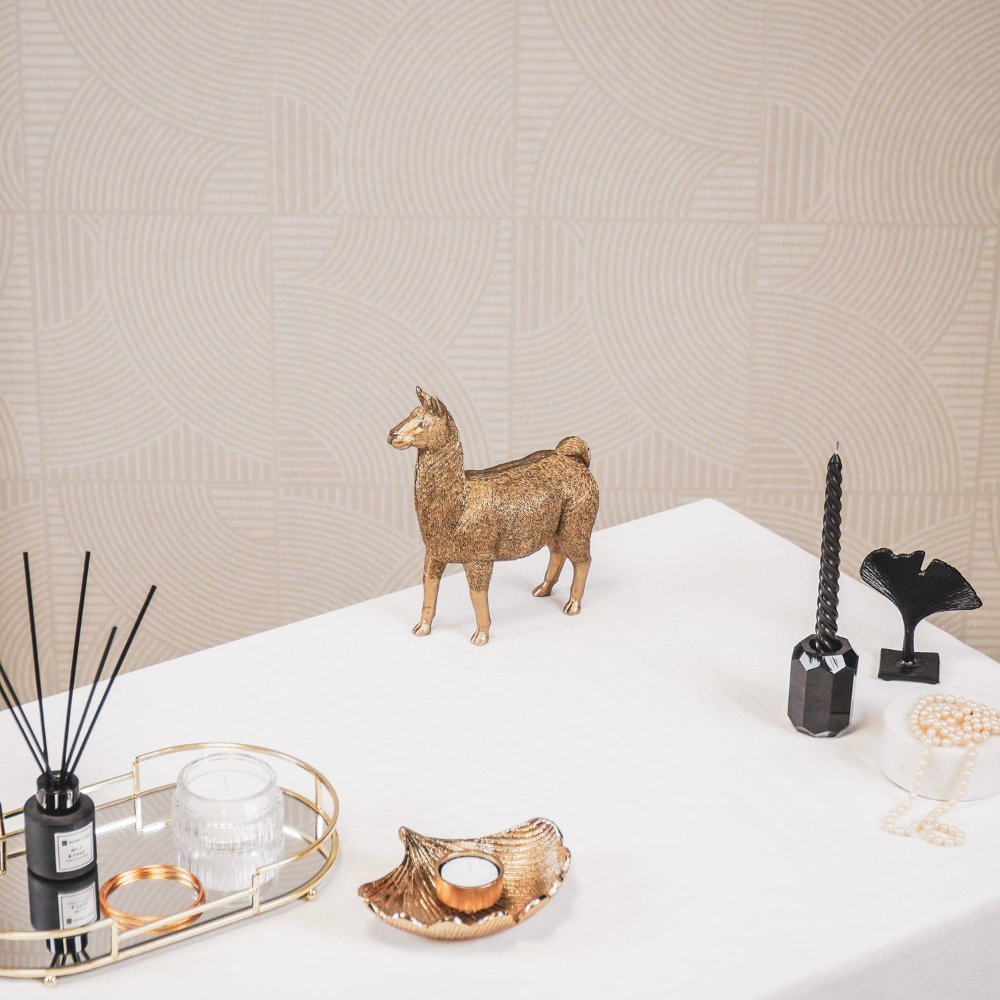 Gouden Lama Beeld – Stijlvol en Speels