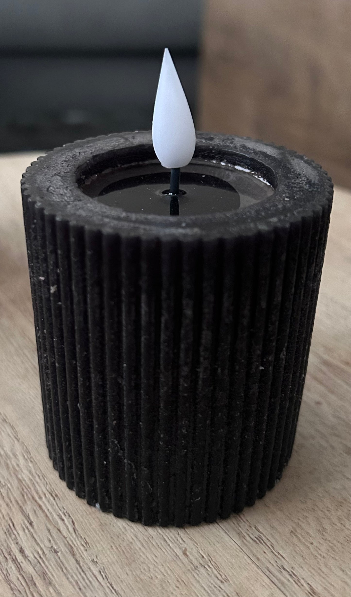 LED Pillar Candle Ribbed Black – Ø7 cm – 2 sizes