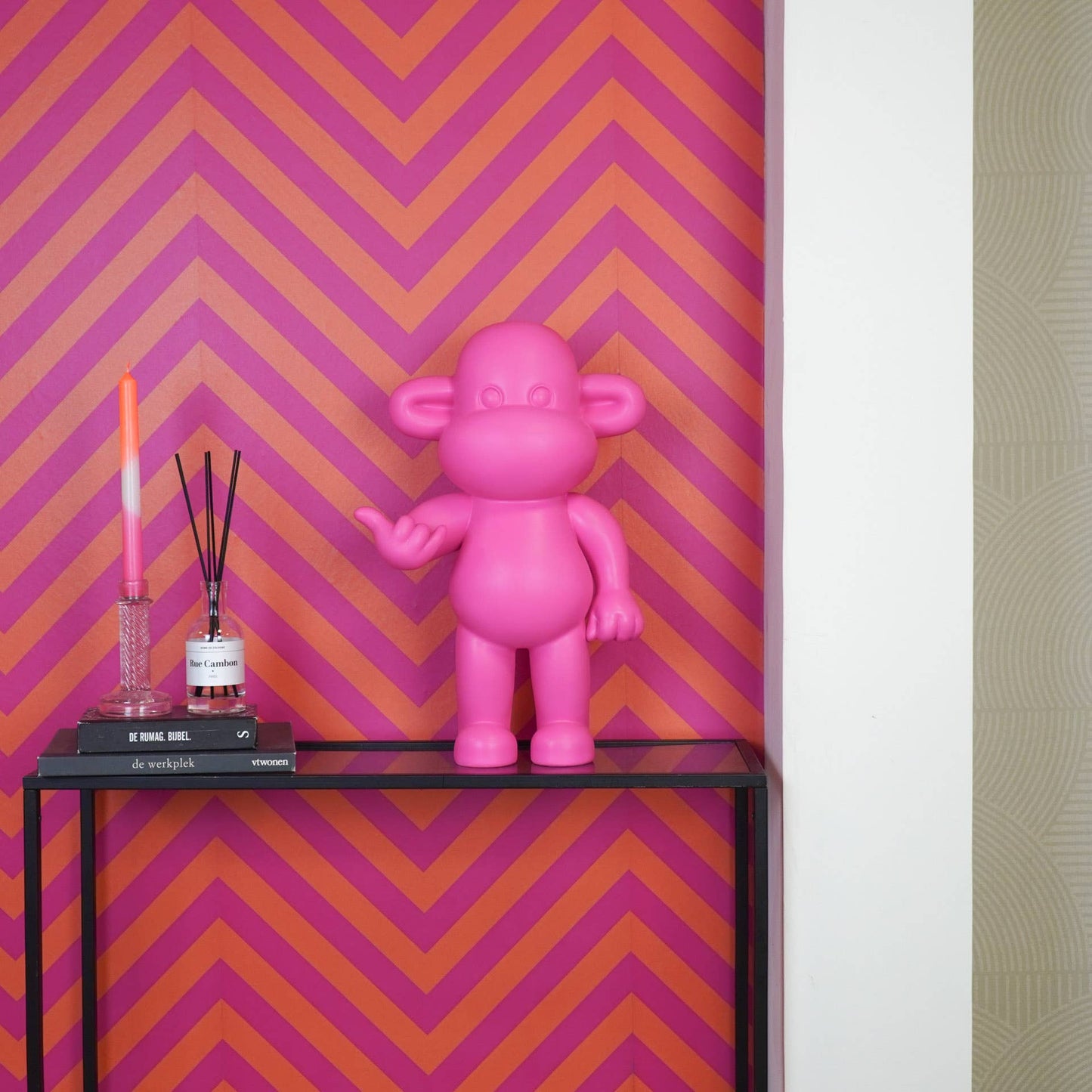 Beeld Aap Hang Loose – Goud, Zwart of Roze | 3 Formaten