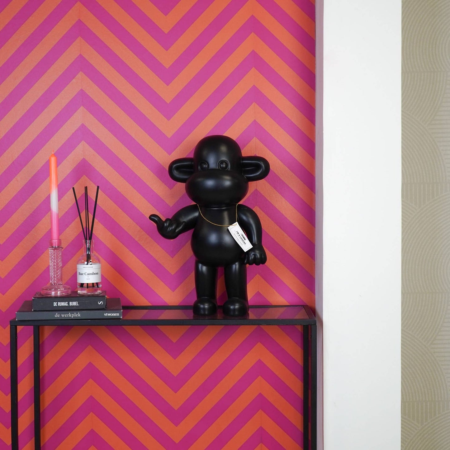 Beeld Aap Hang Loose – Goud, Zwart of Roze | 3 Formaten