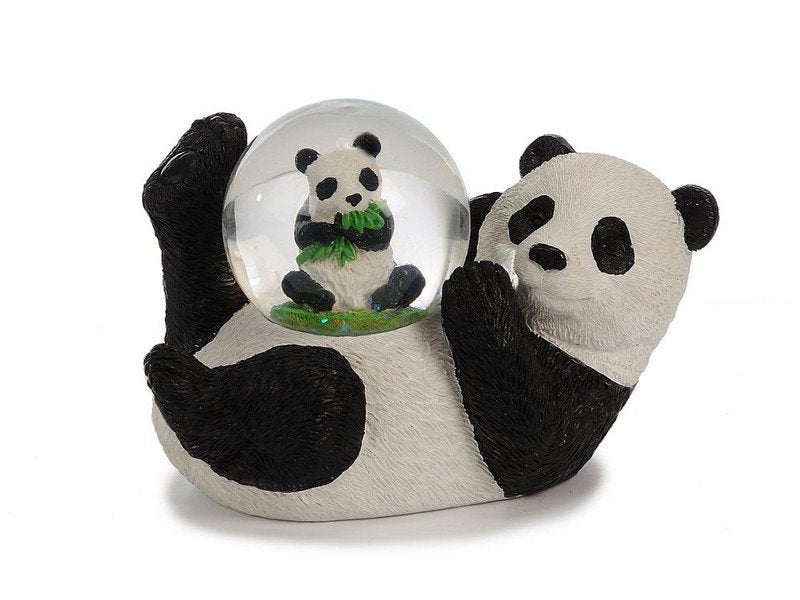 Panda beeldje met sneeuwbol als speelse woondecoratie