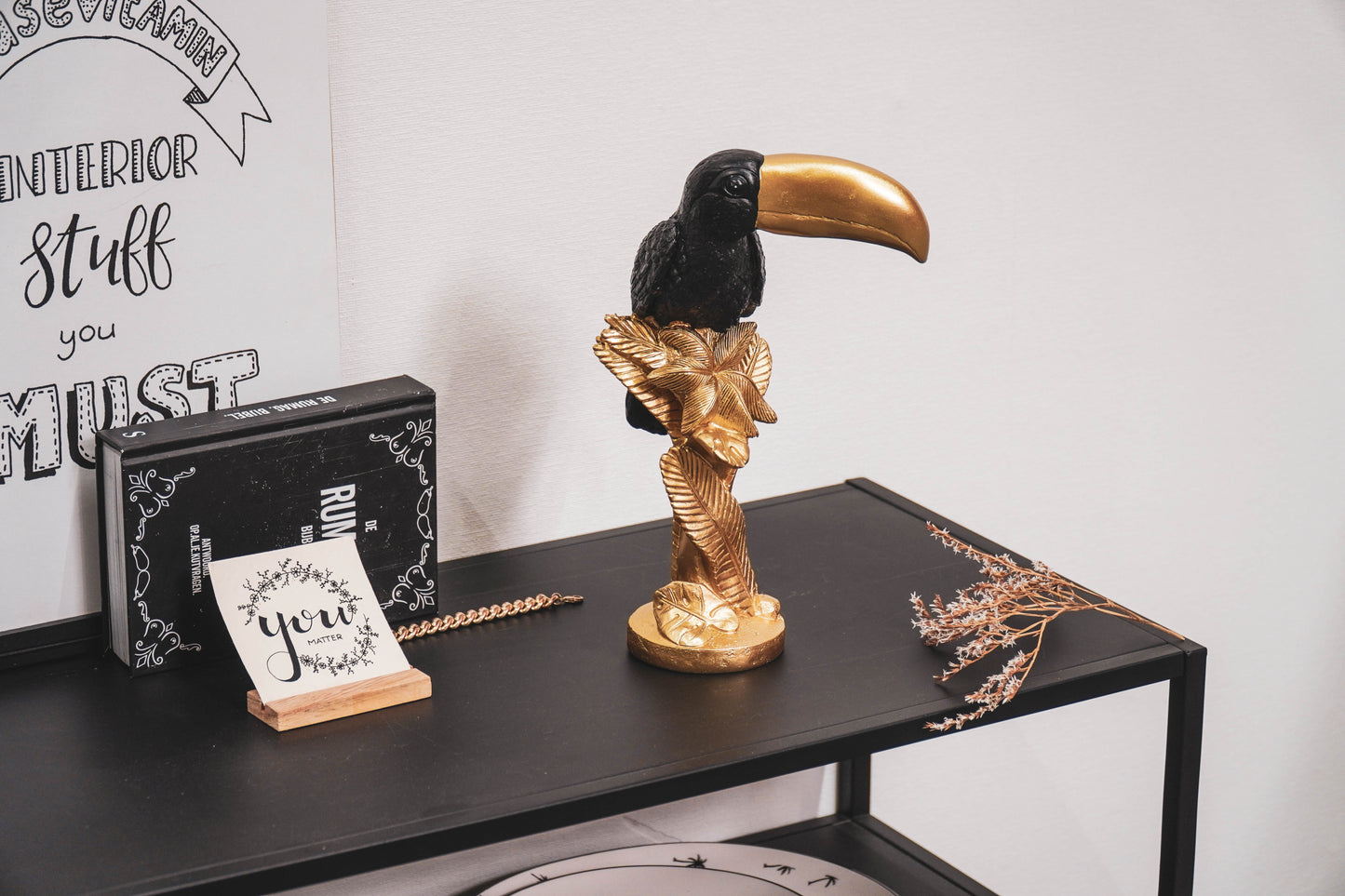 Schwarz-goldene Tukan-Statue – 30 cm