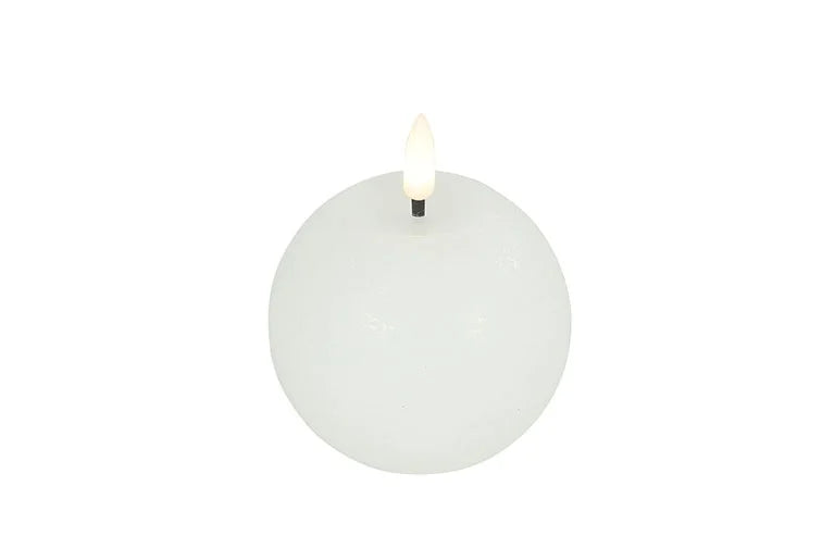 Witte LED bolkaars Ø8 cm met wax en timer – Krokomingo