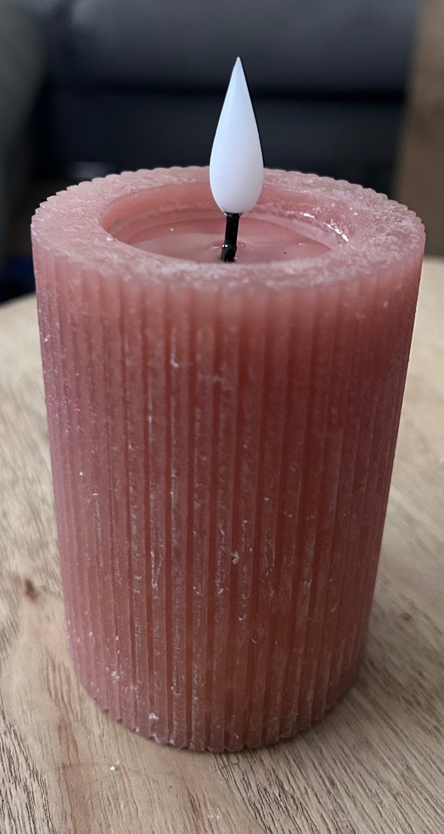 LED Stumpenkerze Gerippt Rosa – Ø7 cm – 2 Größen