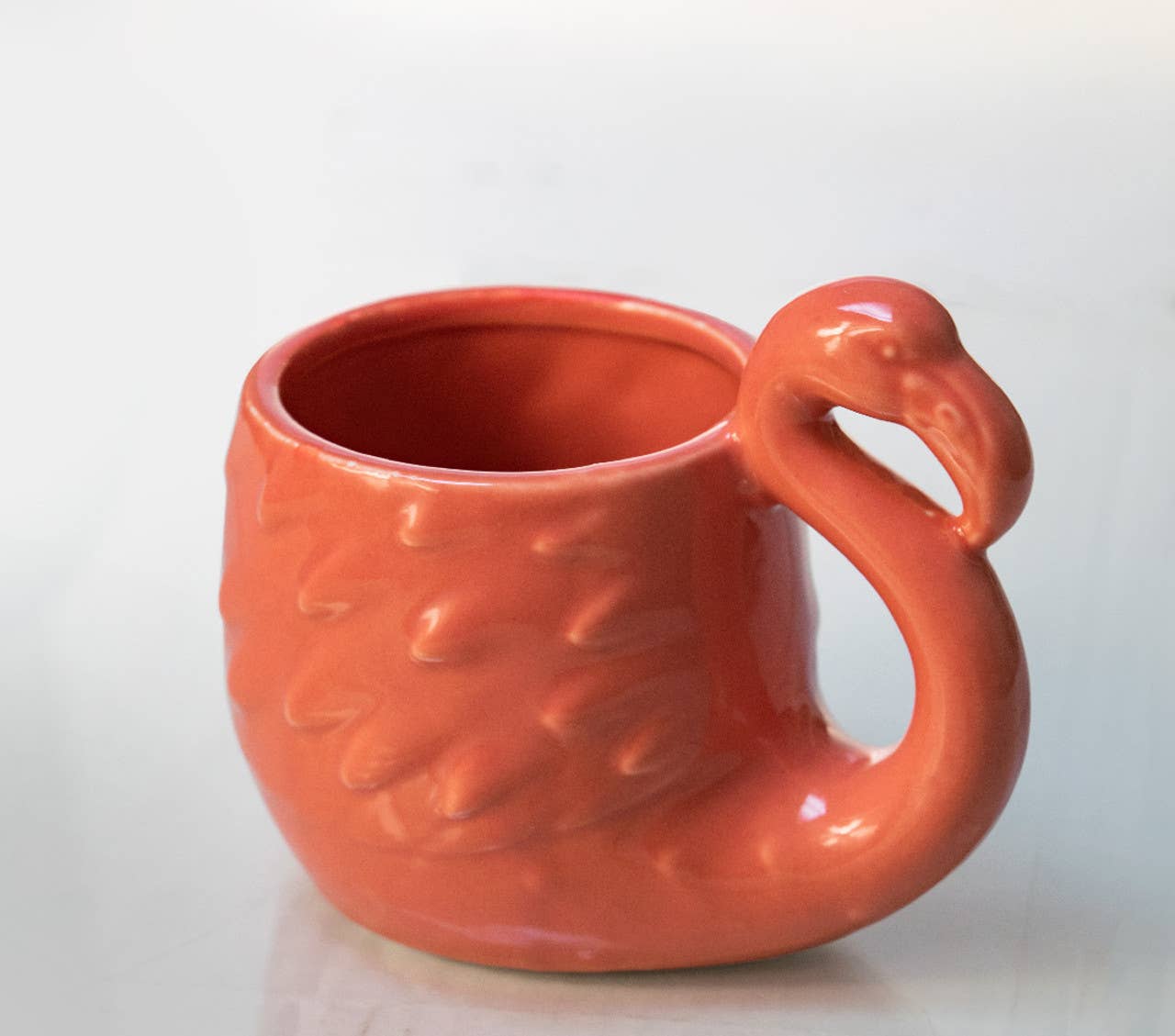 roze flamingo mok met flamingo als handvat