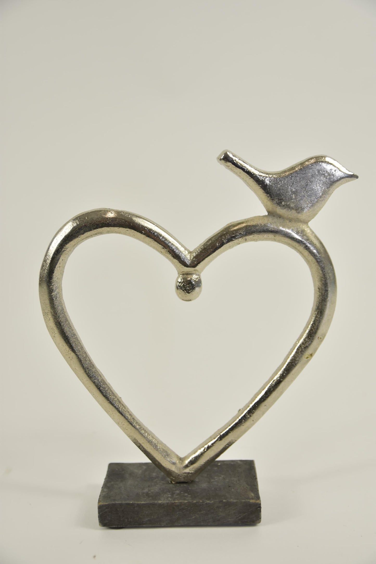 Beeld hart met vogel – zilveren decoratie op mangohout – 23 cm