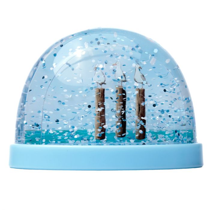 Kinder sneeuwbol met zeemeeuwen op een boei en turquoise voet – met glitters
