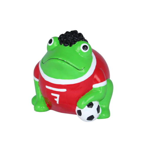 Keramieken voetbal kikker spaarpot Freddy met rood shirt en bal β Pomme Pidou