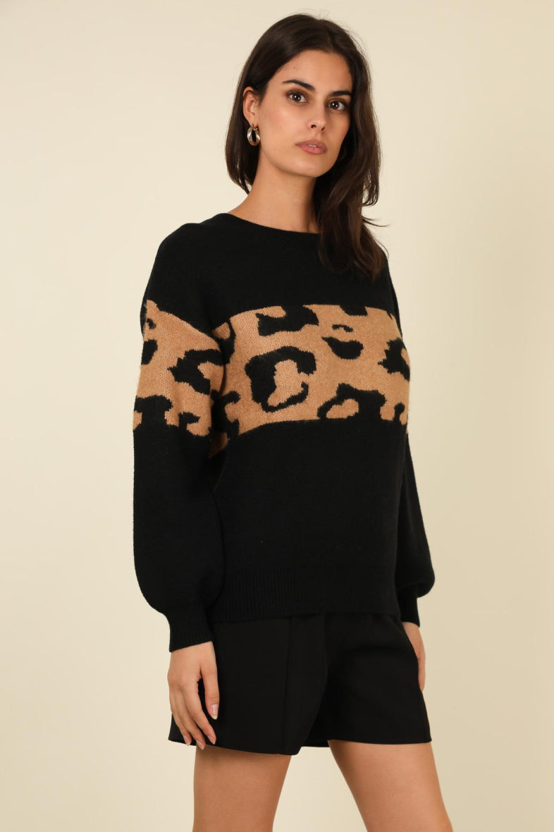 Schwarzer Pullover mit Leopardenmuster – warm und stylisch