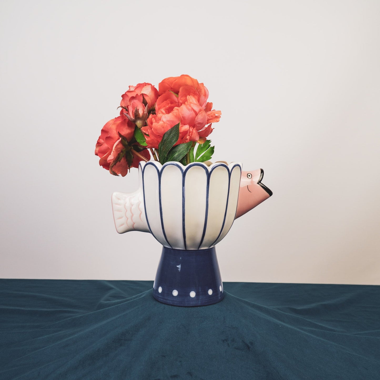 Blush Fish Vase – Pink/Blau mit Fuß