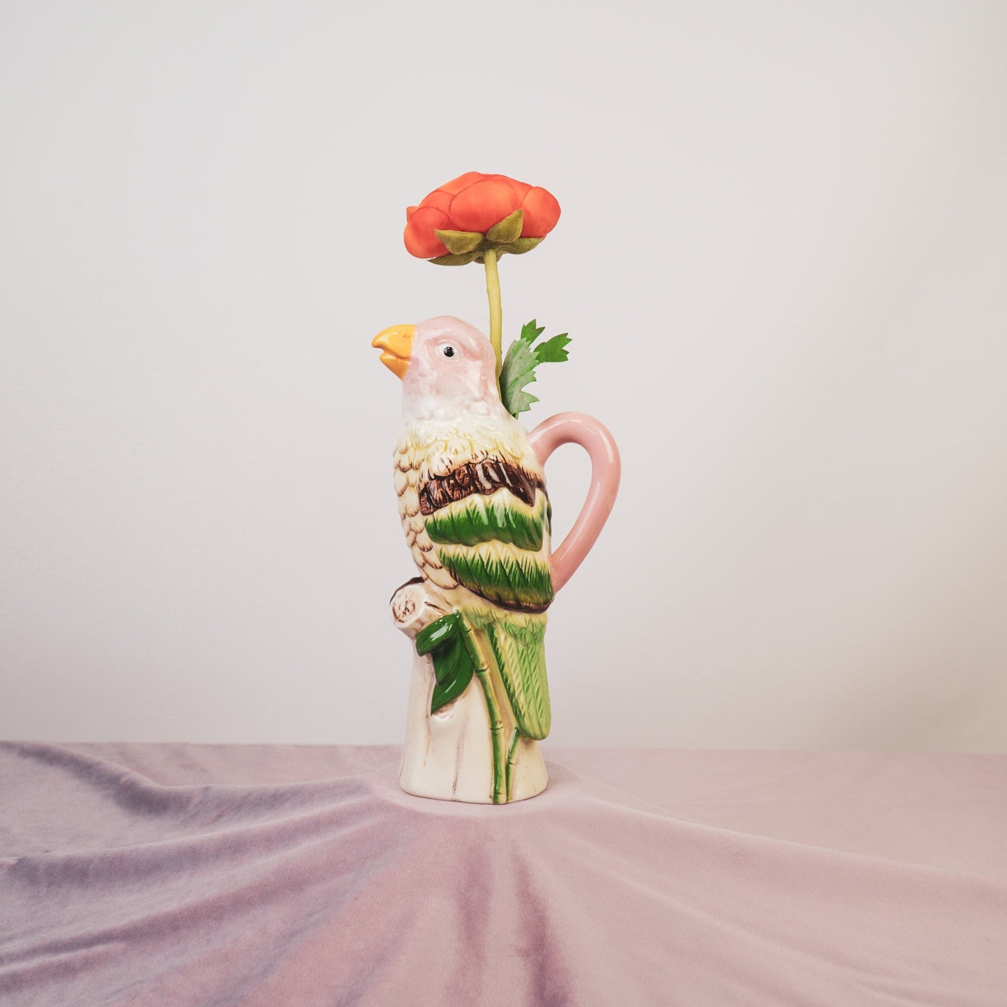 Papageienkrug aus Dolomit – Bunt – 23 cm