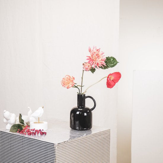 Zwarte jug vaas van keramiek – modern design van Housevitamin