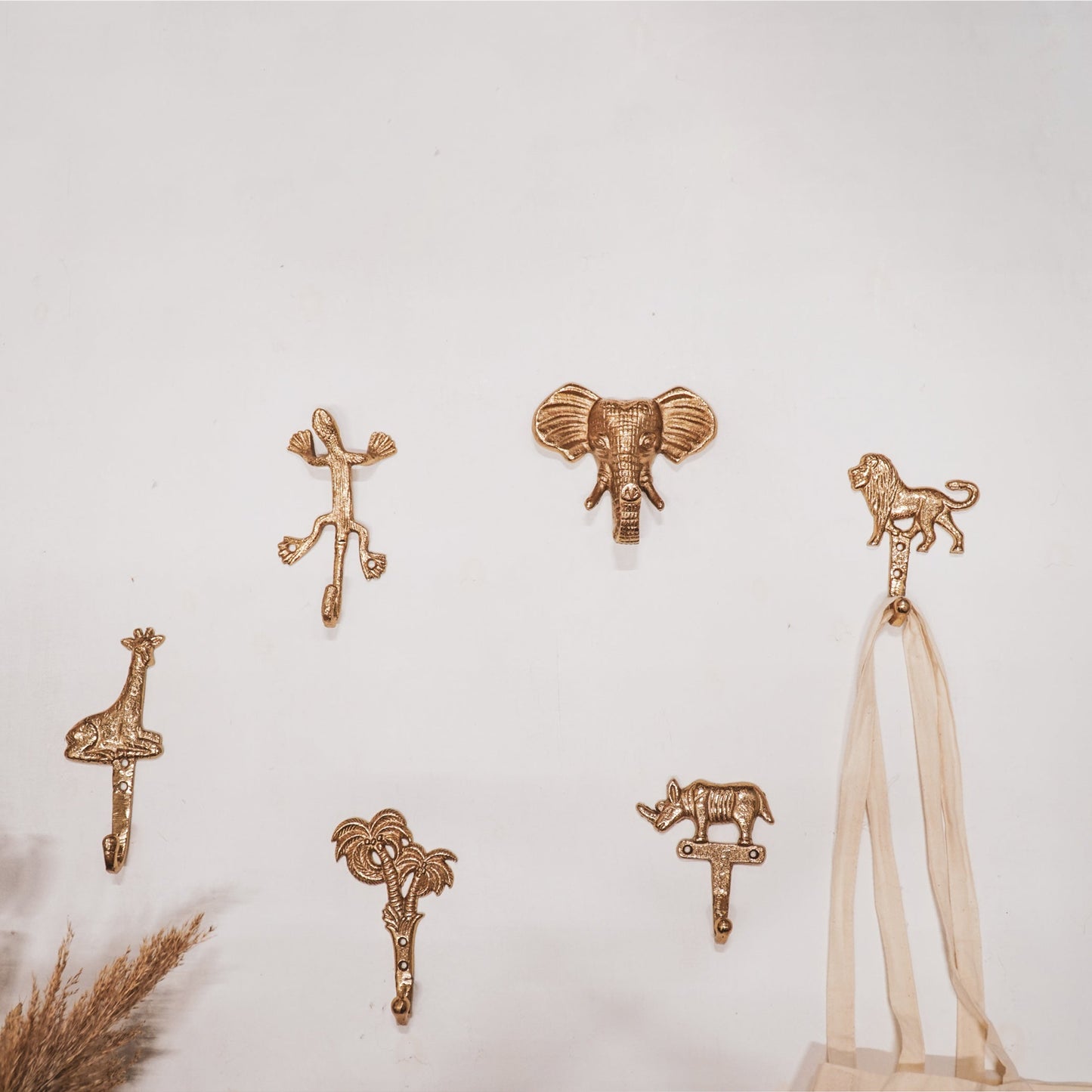 Giraffe Wall Hook – Golden Elegance