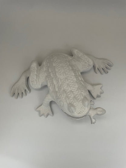 Kikker Met Baby – Witte Metalen Decoratie
