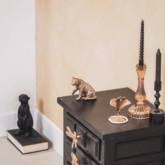 Gouden tijgerbeeldje zittend 10,6 cm – Housevitamin decoratie