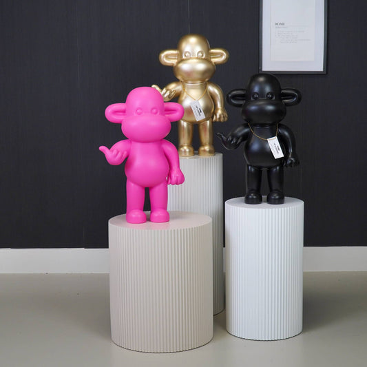 Beeld Aap Hang Loose van Housevitamin – decoratief beeld in goud, zwart of roze met speels handgebaar