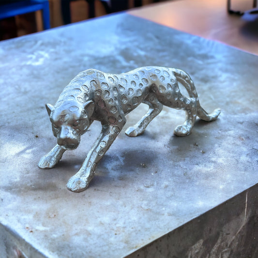 Zilveren cheetah beeld – luxe dierenbeeld decoratie