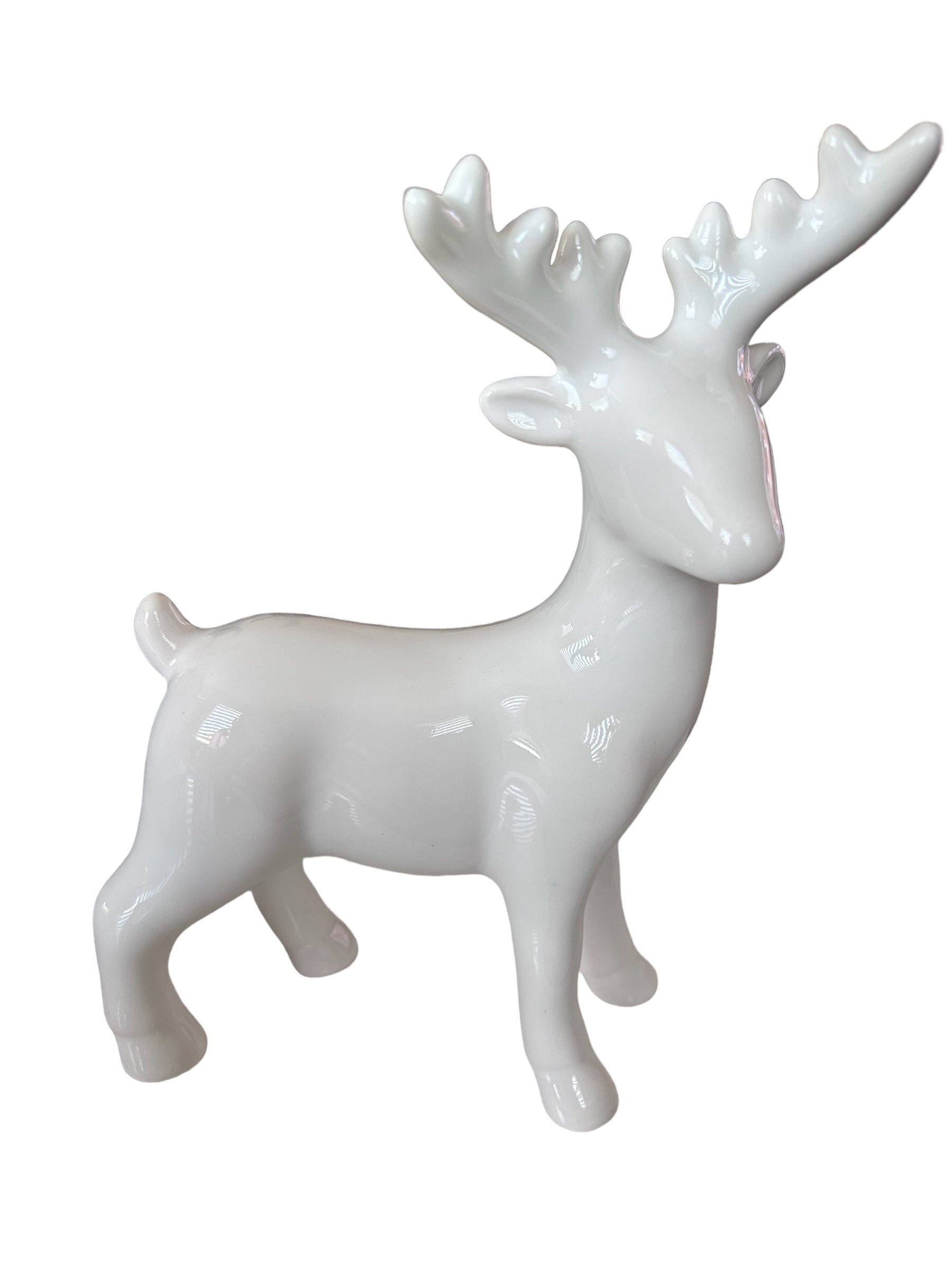 Wit rendierbeeld van keramiek – glanzend decoratiebeeld voor kerst en interieur