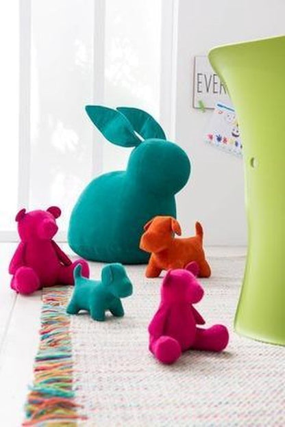 Oranje stoffen hondenbeeld van fluweel – decoratief item voor kinderkamer of woonruimte