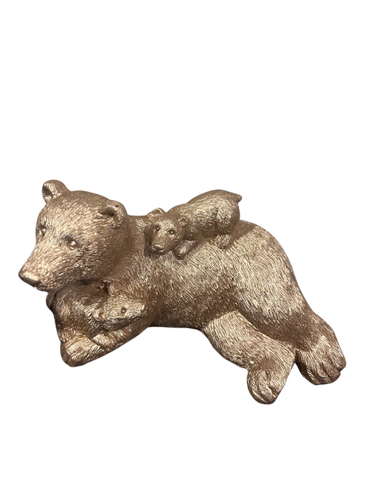 Liggend gouden ijsbeerbeeld met jongen – 15,5x6x10,5 cm – polyresin