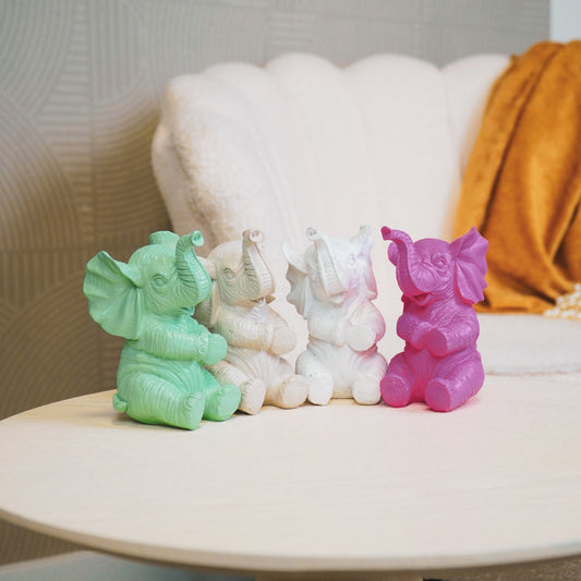 Decoratief olifantenbeeld in roze, zwart, goud, zand en wit – stijlvol woonaccessoire