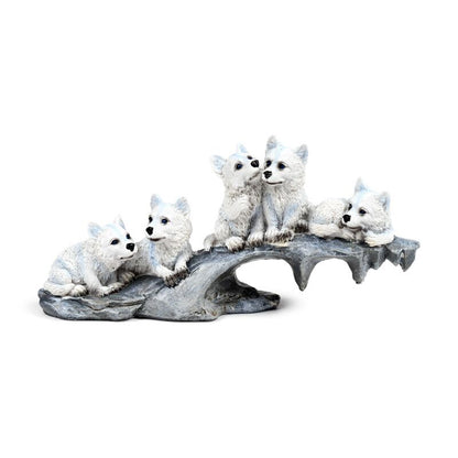 Wolfsfiguren auf Felsen – Winterjunge in Weiß