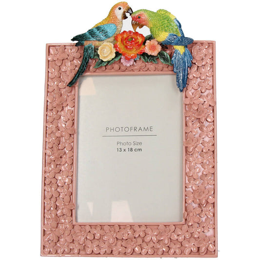 Roze fotolijst met twee kleurrijke papegaaien en bloemen, geschikt voor 13x18 cm foto’s