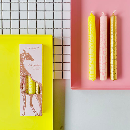 Set van drie handgedipte giraffepatroon-kaarsen in pastelkleuren – 21 cm