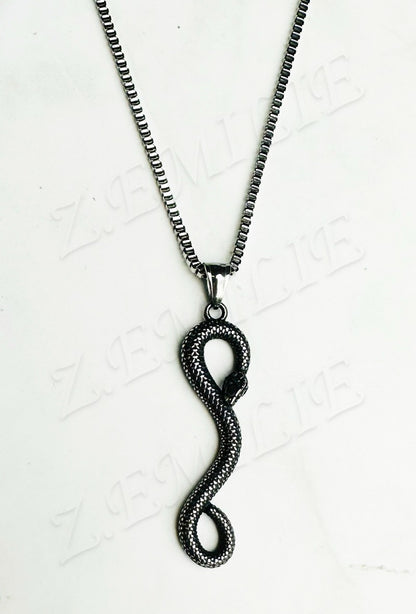 Silver Python Necklace – Unisex Snake Pendant 30 cm