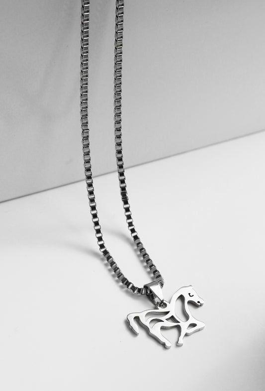 Zilverkleurige unisex ketting met hanger in de vorm van een paard