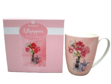 Porseleinen mok met konijn en bloemen in roze cadeauverpakking
