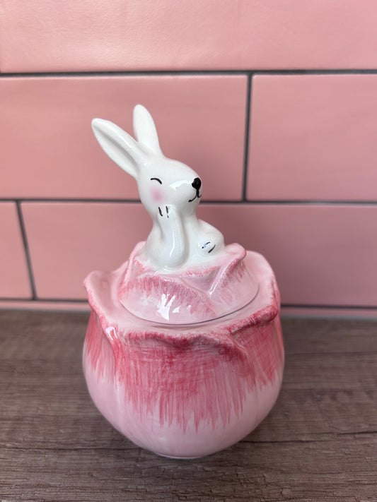 Roze voorraadpot met konijnendeksel – Paasdecoratie van dolomiet porselein
