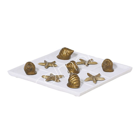 Decoratief Boter Kaas en Eieren spel van Colmore – wit bord met gouden schelpen en zeesterren