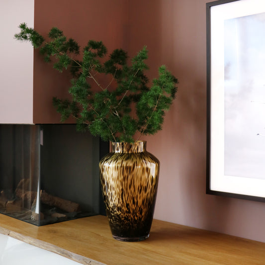 Mondgeblazen Cheetah vaas Hudson Gold – luxe zwart-gouden woondecoratie van Vase The World

