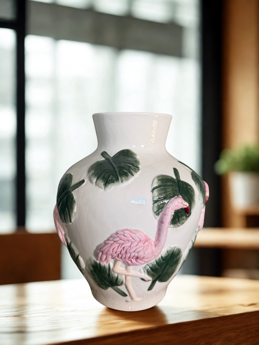 Flamingo vaas van aardewerk – wit met roze flamingo’s en groene bladeren
