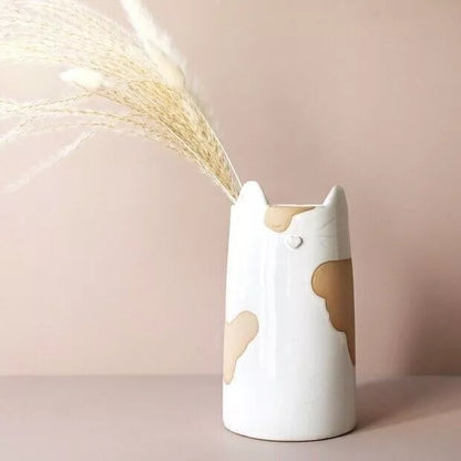 Keramische kattenvaas in beige en bruin van Lisa Angel – speelse bloempot of woondecoratie