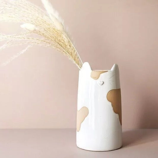 Keramische kattenvaas in beige en bruin van Lisa Angel – speelse bloempot of woondecoratie