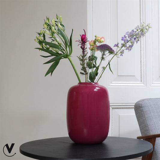 Mauve glazen Artic vaas van Vase The World – luxe woonaccessoire