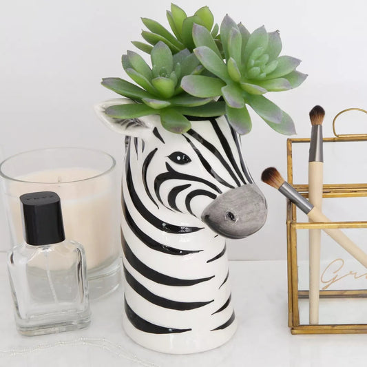 Keramieken vaas in de vorm van een zebrakop – zwart-wit design van Lisa Angel